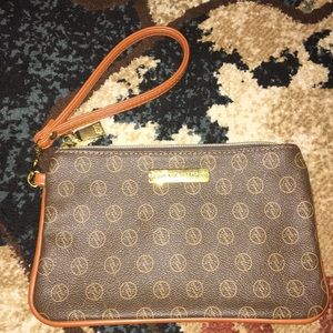 Adrienne Vittadini studio wristlet